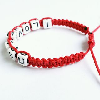 Vòng tay handmade đan chữ ILOVEYOU