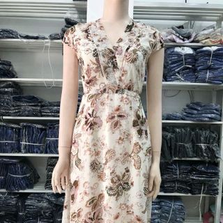 ĐẦM XOÈ CỔ V HOẠ TIẾT HOA D539