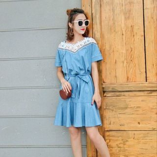 ĐẦM JEAN FORM RỘNG REN HOA