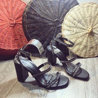 giày sandal nữ quai chu