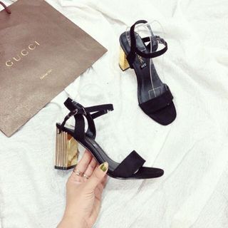 dep nữ cắt họa tiết lạ
