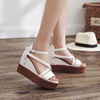 giày sandal đế xuồng bit got