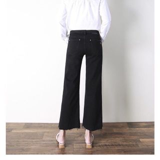 QUẦN JEANS ỐNG LOE XẺ TRƯỚC