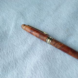Bút Nu Huyết Long
