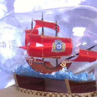 Thuyền santa maria trong chai
