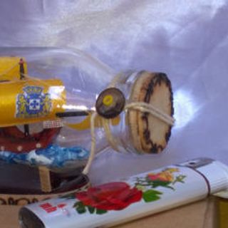 Thuyền Santa Maria trong chai siêu nhỏ