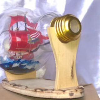Thuyền galleon trong bóng đèn trà sữa