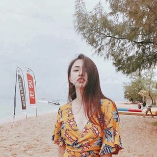 ĐẦM HOA XANH NỀN VÀNG
