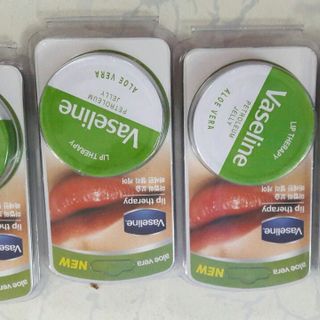 son dưỡng môi vaseline