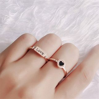 Nhẫn Love set 3 chiếc
Chất liệu Titan