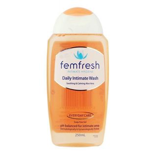 Dung dịch vệ sinh phụ nữ Femfresh Ultimate Care Active Fresh Wash 250ml