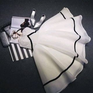 ĐẦM CÚP VIỀN ĐEN
