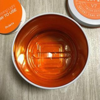 V7 Hộp thiếc