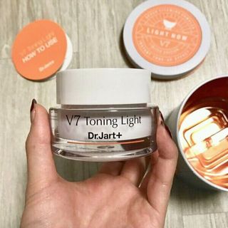 V7 Hộp thiếc