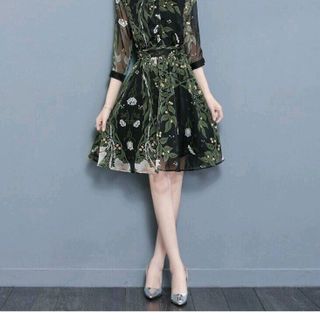 ĐẦM XÒE VOAN IN HOA LY TAY LỞ PHỐI NÚT