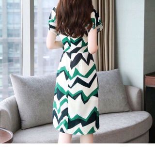 ĐẦM XOÈ PHỐI MÀU