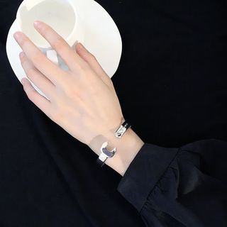 VÒNG TAY HÌNH CỜ LÊ CÁ TÍNH VÀ NĂNG ĐÔNG