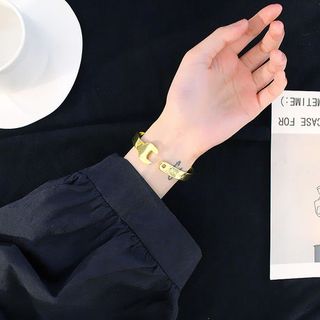 VÒNG TAY HÌNH CỜ LÊ CÁ TÍNH VÀ NĂNG ĐÔNG