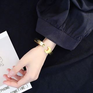 VÒNG TAY HÌNH CỜ LÊ CÁ TÍNH VÀ NĂNG ĐÔNG