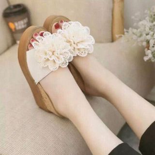 Dép đế xuồng cách điệu