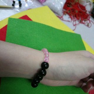 chuỗi đeo tay hạt pha lê hồng kèm hạt đá đen giá sỉ 20k 1 chuỗi z a l o 0 9 87217952
