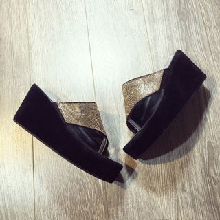 dép đế xuồng
