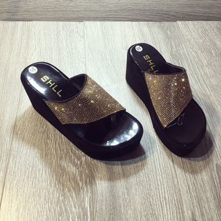 dép đế xuồng