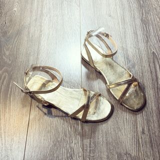 giày sandal quai mảnh