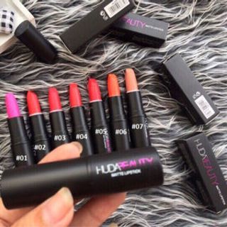 Son kem lì Huda Beauty Liquid Matte