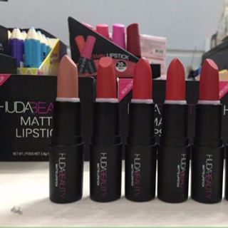 Son kem lì Huda Beauty Liquid Matte