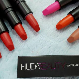 Son kem lì Huda Beauty Liquid Matte