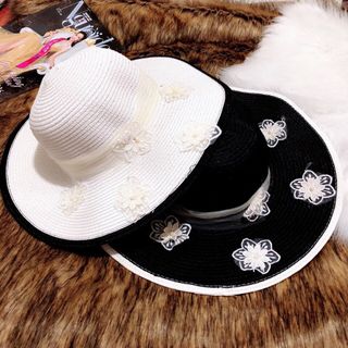 nón vành đi biển siêu cute