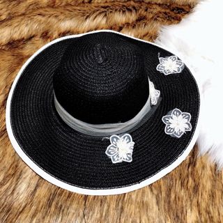 nón vành đi biển siêu cute