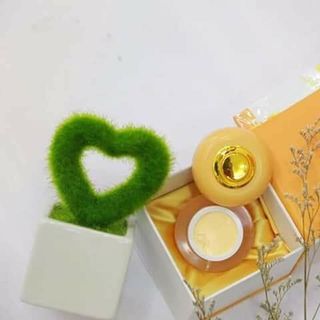 kem face elly wthite