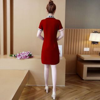 Đầm thun sơ mi đỏ đô viền tay kèm khăn rời cách điệu