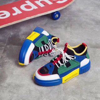 giày thể thao phối màu xanh đẳng cấp