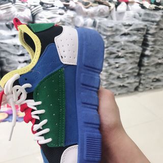 giày thể thao phối màu xanh đẳng cấp