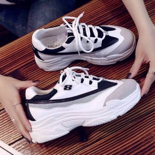 giày thể thao số 8