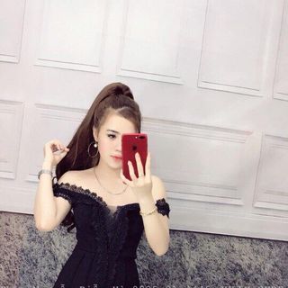 Váy body trễ vai đính hoa cườm