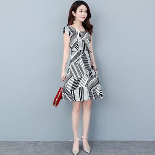 Đầm Xòe Phối Màu Đỏ Họa Tiết