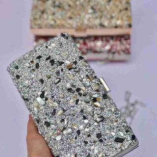 ví cầm tay đính đá