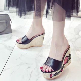 dép xuồng cao đế thêu hoa