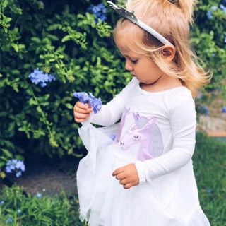 Váy trắng thiên thần có cánh