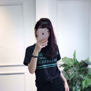 áo thun zara in chữ freelance influencer
