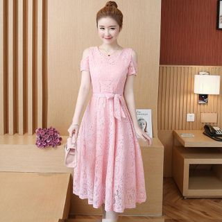 Đầm ren xòe hồng hở vai phối dây phụ kiện