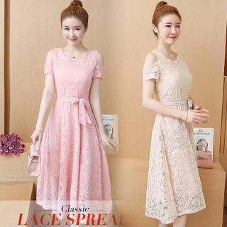 Đầm ren xòe hồng hở vai phối dây phụ kiện