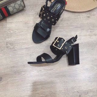 sandal 5p quay đinh lỗ phía trên