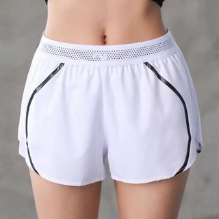 Quần tập đùi đục lỗ lưng