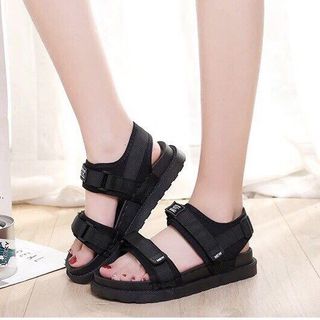 giày sandal lõm