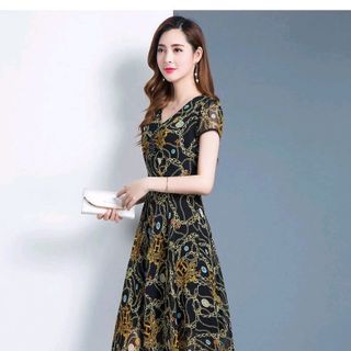 ĐẦM XOÈ HOẠ TIẾT ĐỘC ĐÁO CỔ ĐÍNH HẠT
